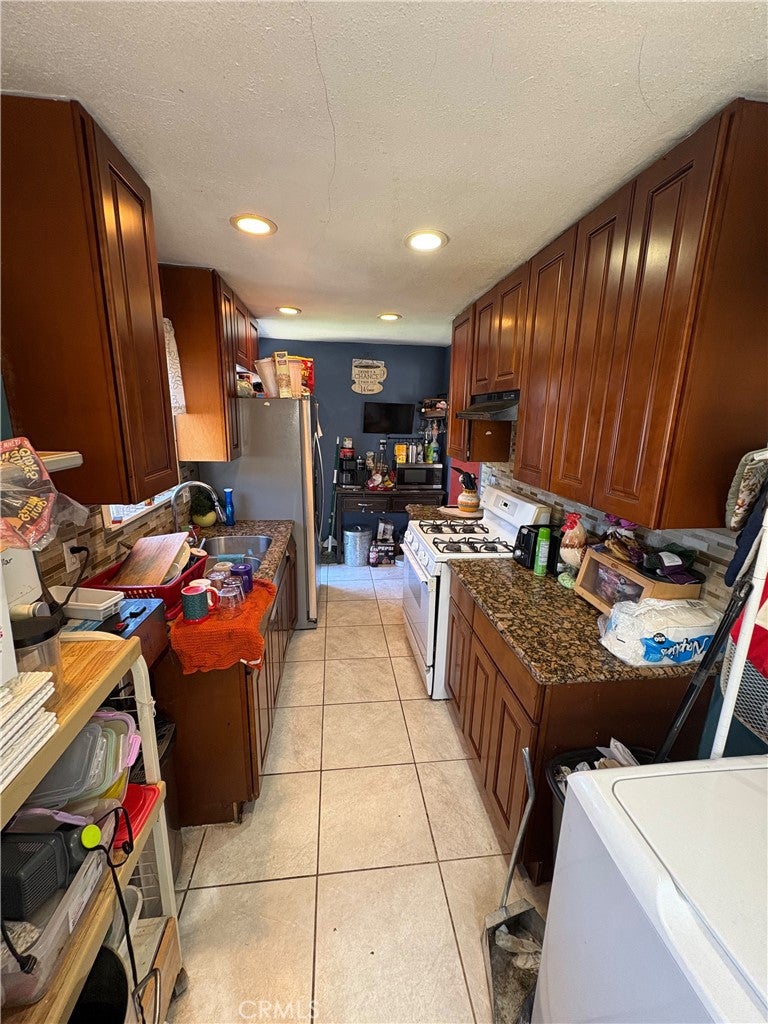 2711 Lexington
