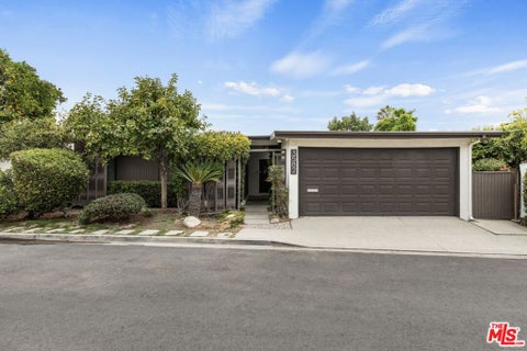Photo of 3582 Verdugo Vista Terrace, Los Angeles, CA 90065 (MLS # 26864673)