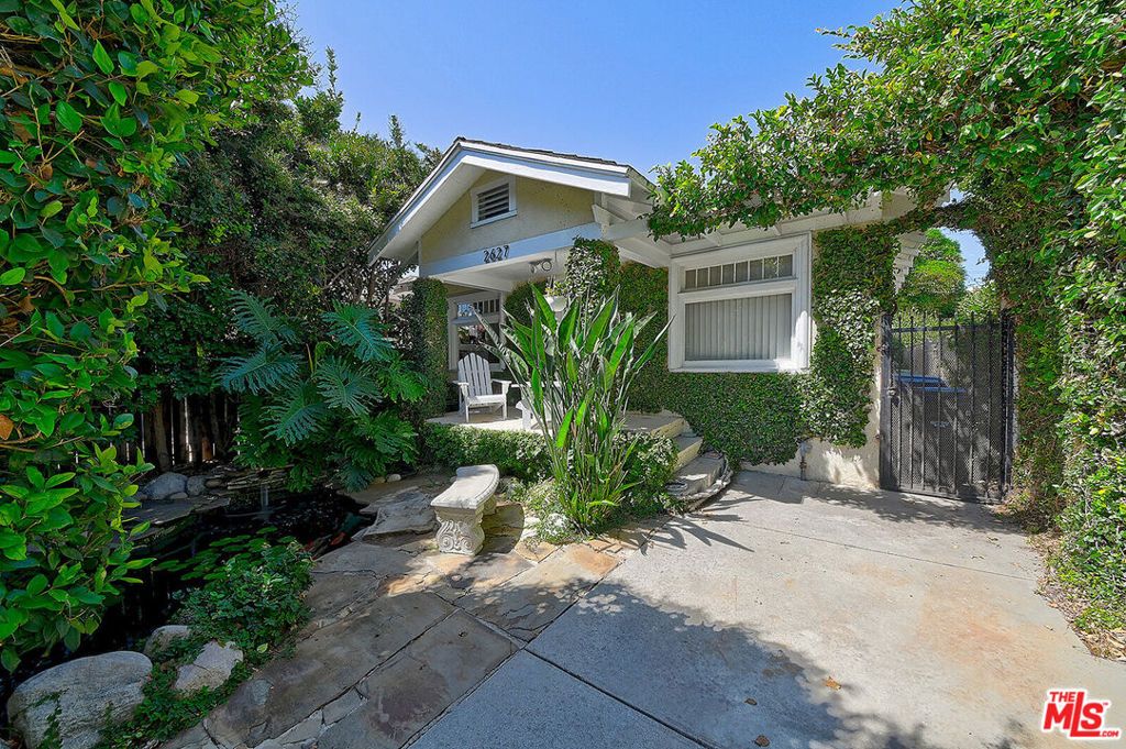 Photo of 2627 S Cloverdale Avenue, Los Angeles, CA 90016 (MLS # 25587479)