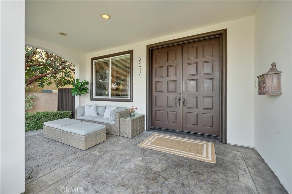 2016 Robinson Street