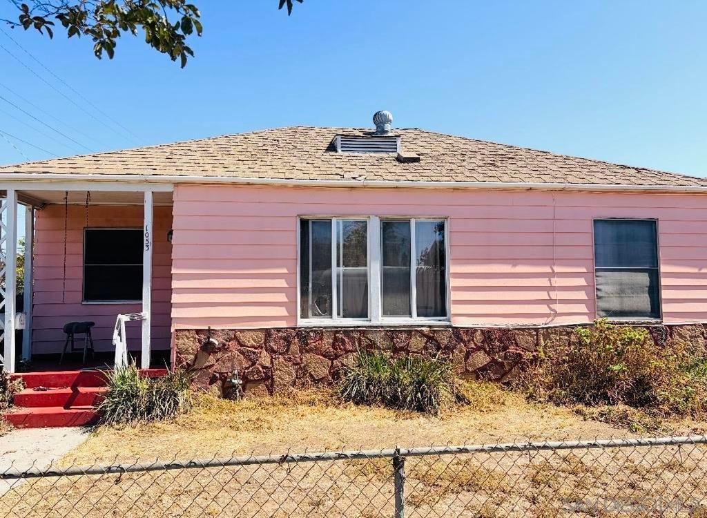 1053 Woodlawn Ave