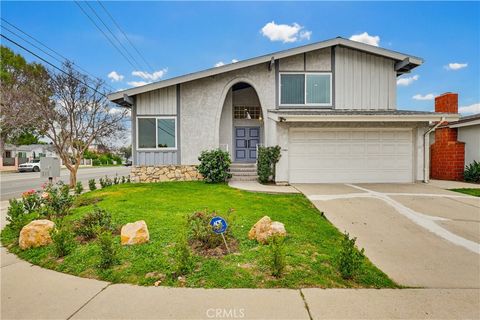 Photo of 18102 Hatteras St, Tarzana, CA 91356 (MLS # SR26039448)