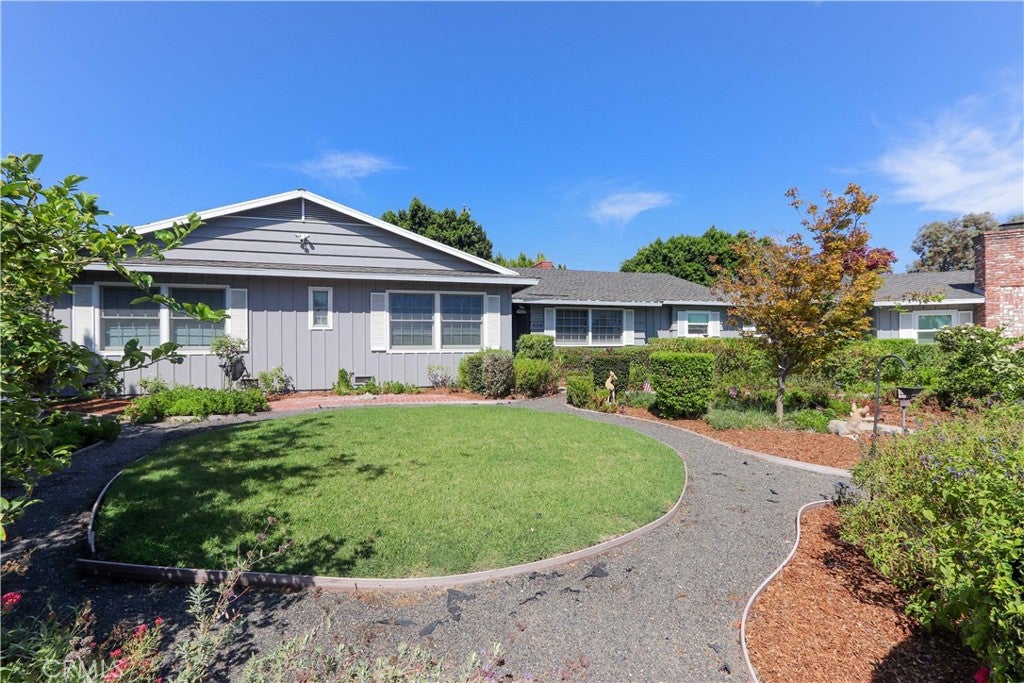 419 E Sunny Hills