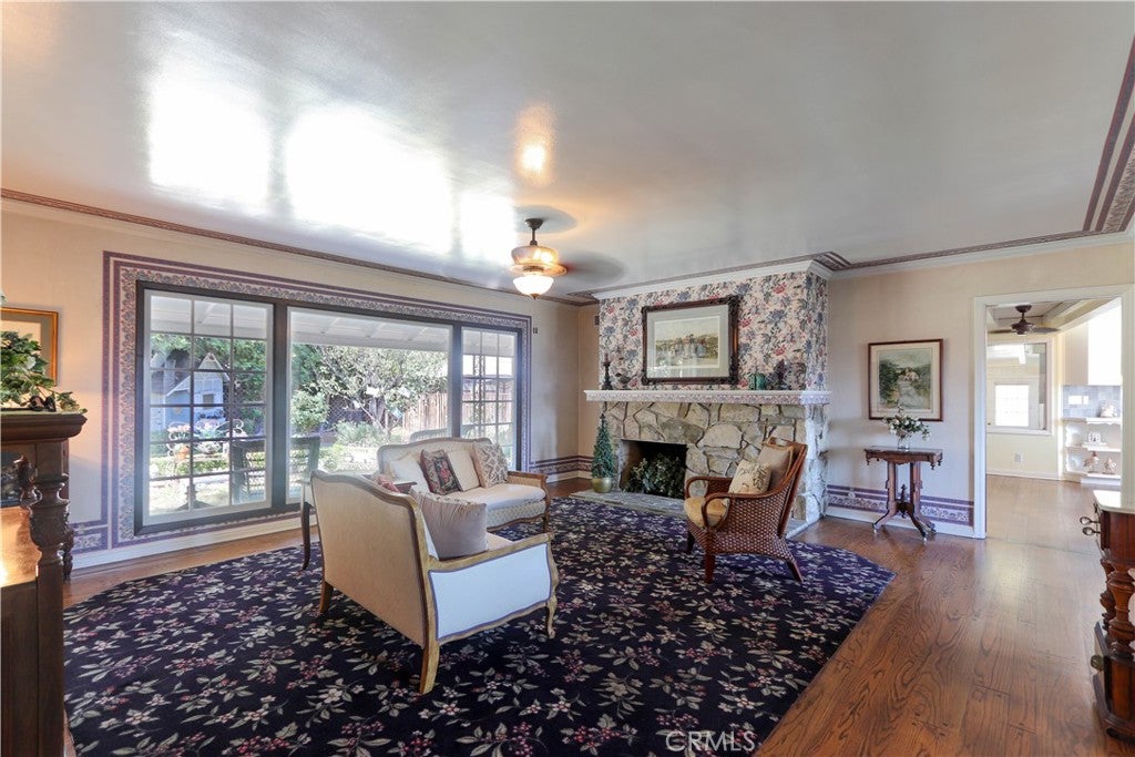 419 E Sunny Hills