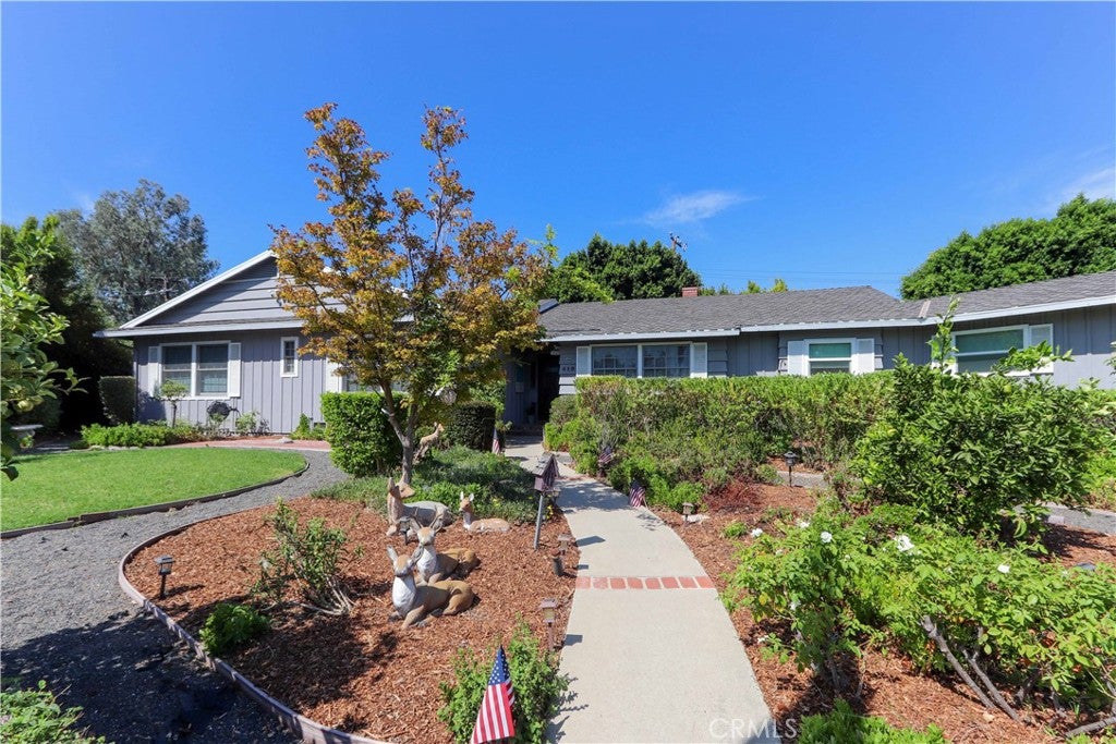 419 E Sunny Hills