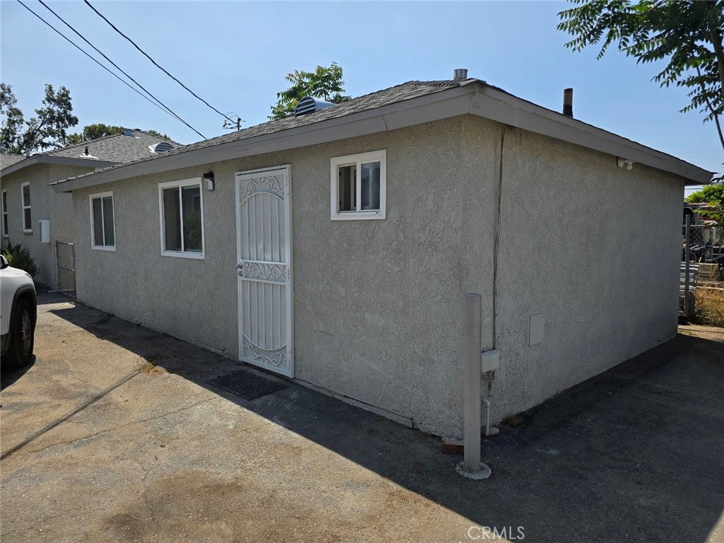 8469 1/2 COTTONWOOD AVE FONTANA CA--2 bedroom/ 1bath
Newly remodeled, everything new from top to bottom, 2 bed 1 bath, Only one parking space within the premises and any additional mobile vehicle to park on the street. No inside smoking. No laundry on site.
