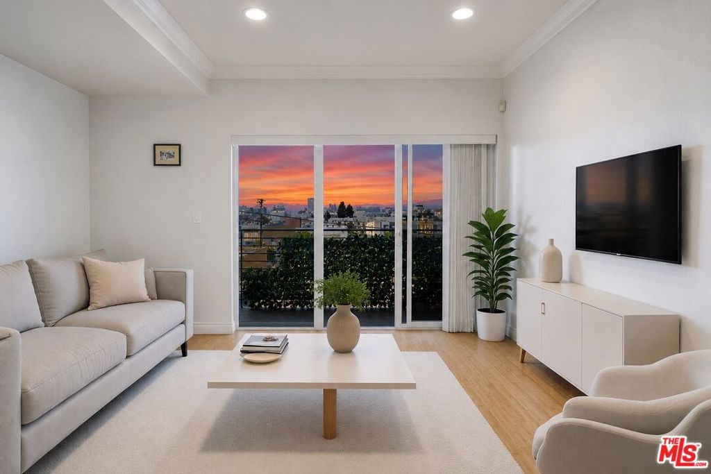 3061 W 12th Place