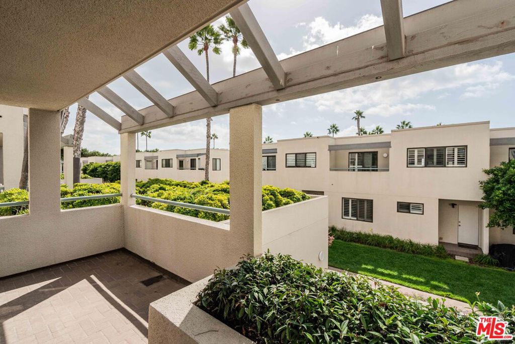 Properties 4 110 Ocean Park Boulevard 213