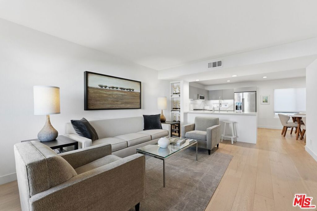 Photo of 1154 N SYCAMORE Avenue #3, Los Angeles, CA 90038 (MLS # 26642353)