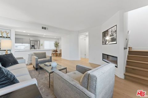 Photo of 1154 N SYCAMORE Avenue #3, Los Angeles, CA 90038 (MLS # 26642353)