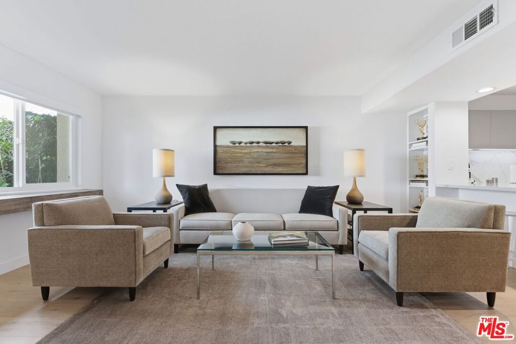 1154 N SYCAMORE Avenue 3