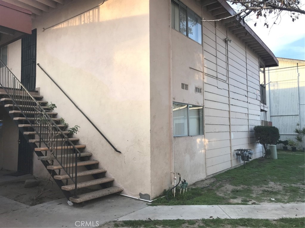 2153 W Brownwood Avenue 3