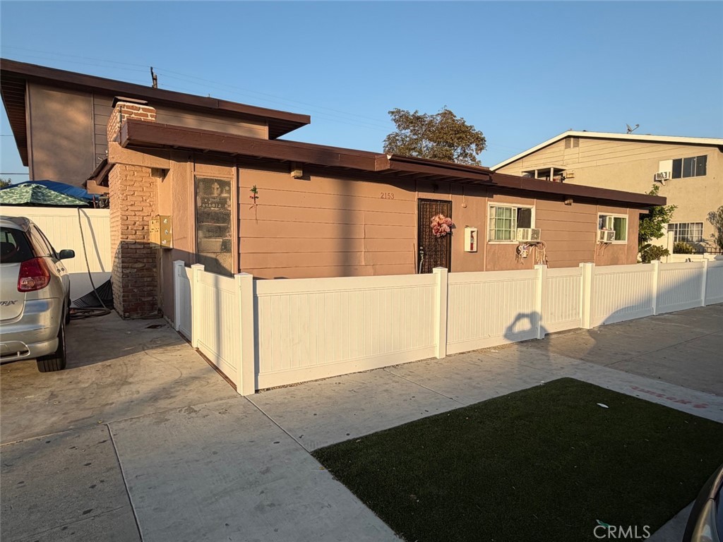 2153 W Brownwood Avenue 3