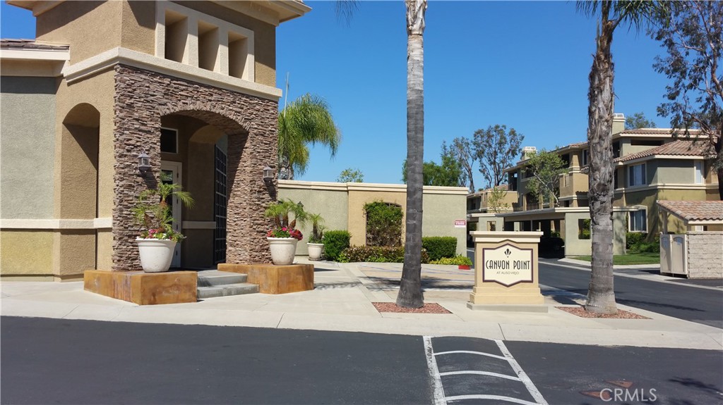 Beautiful, modern 1 bed/1 bath in Aliso Viejo. Top floor dark wood laminate, granite countertops, stainless steel appliances, neutral paint tones, built in décor shelves & fireplace. Refrigerator, washer and dryer included.