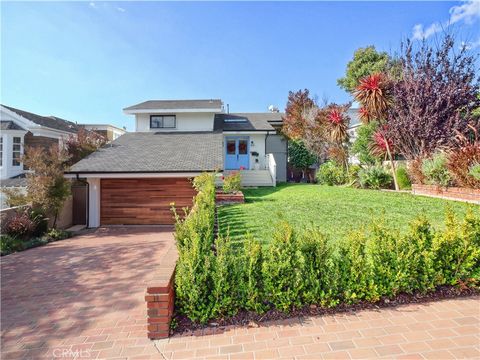 Photo of 207 S Poinsettia Avenue, Manhattan Beach, CA 90266 (MLS # SB25270833)