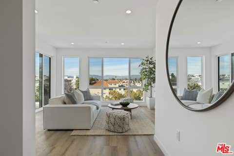 Photo of 10918 Camarillo Street #501, North Hollywood, CA 91602 (MLS # 26856909)