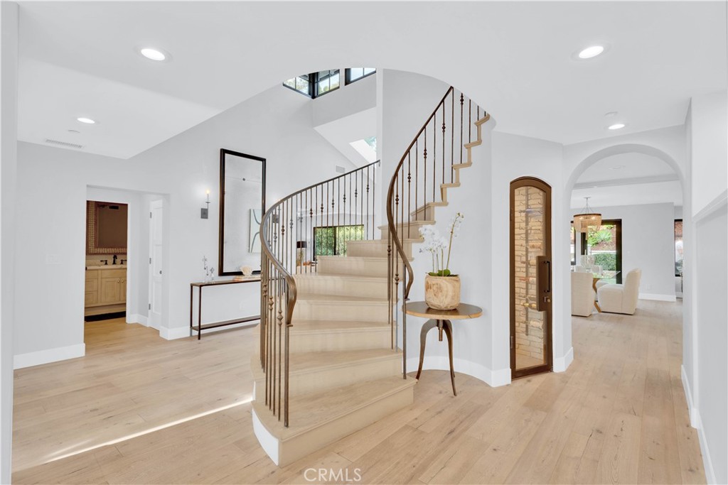 1807 Newport Hills Dr E