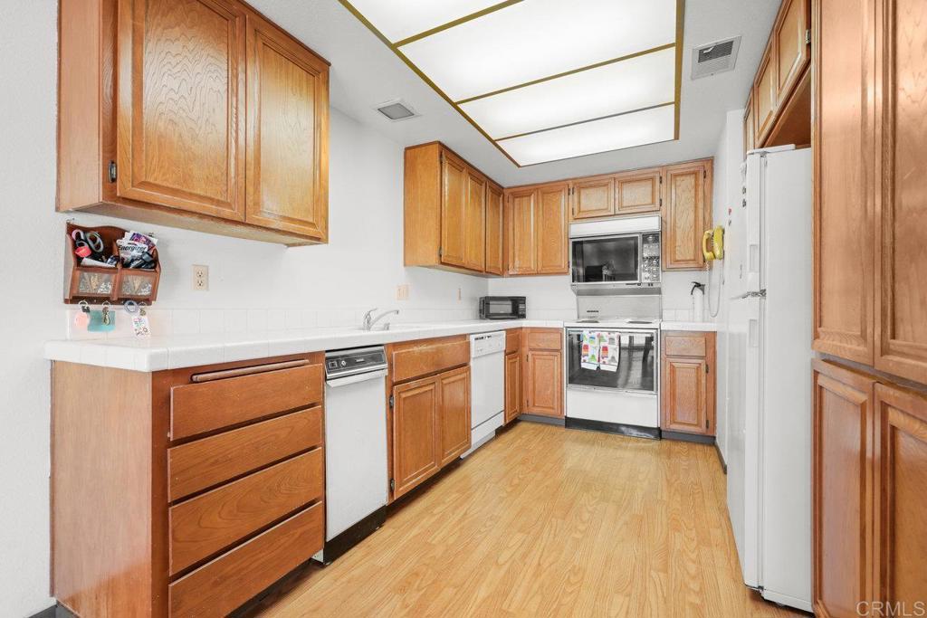 1079 Las Rosas Court