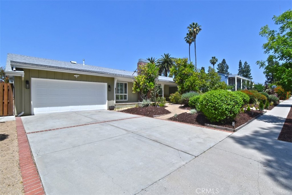 Properties 4 9615 Donna Avenue