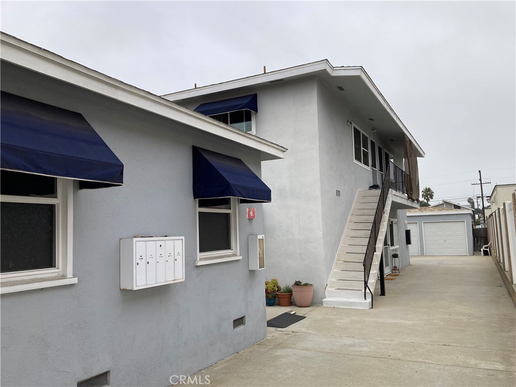 2607 Rockefeller Lane