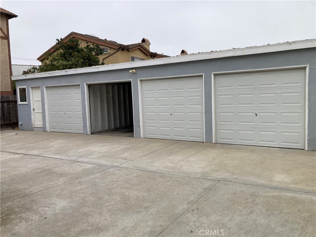 2607 Rockefeller Lane