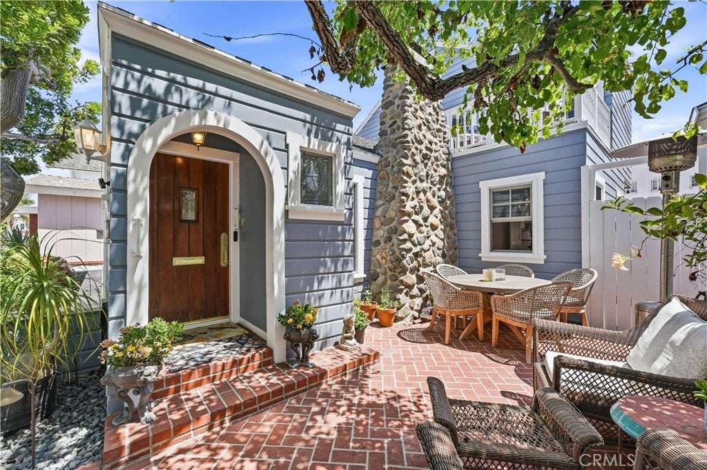 1617 E Balboa Boulevard