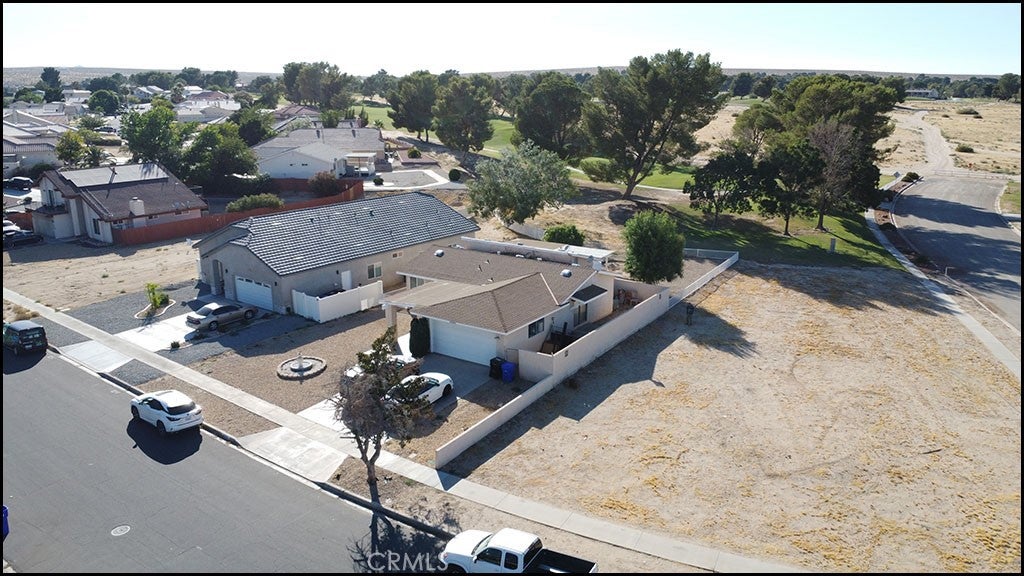 27400 Cloverleaf Lane