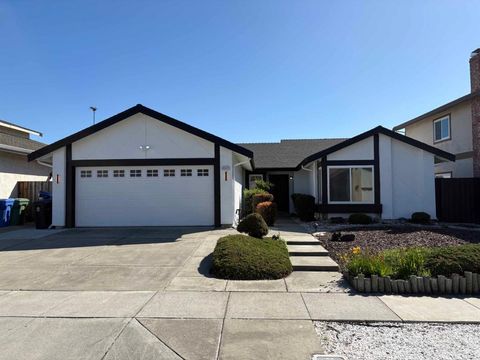 Photo of 4542 Amiens Avenue, Fremont, CA 94555 (MLS # ML82037120)