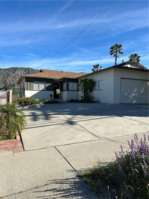 Photo of 7941 Wentworth Avenue, Sunland, CA 91040 (MLS # SR26062481)