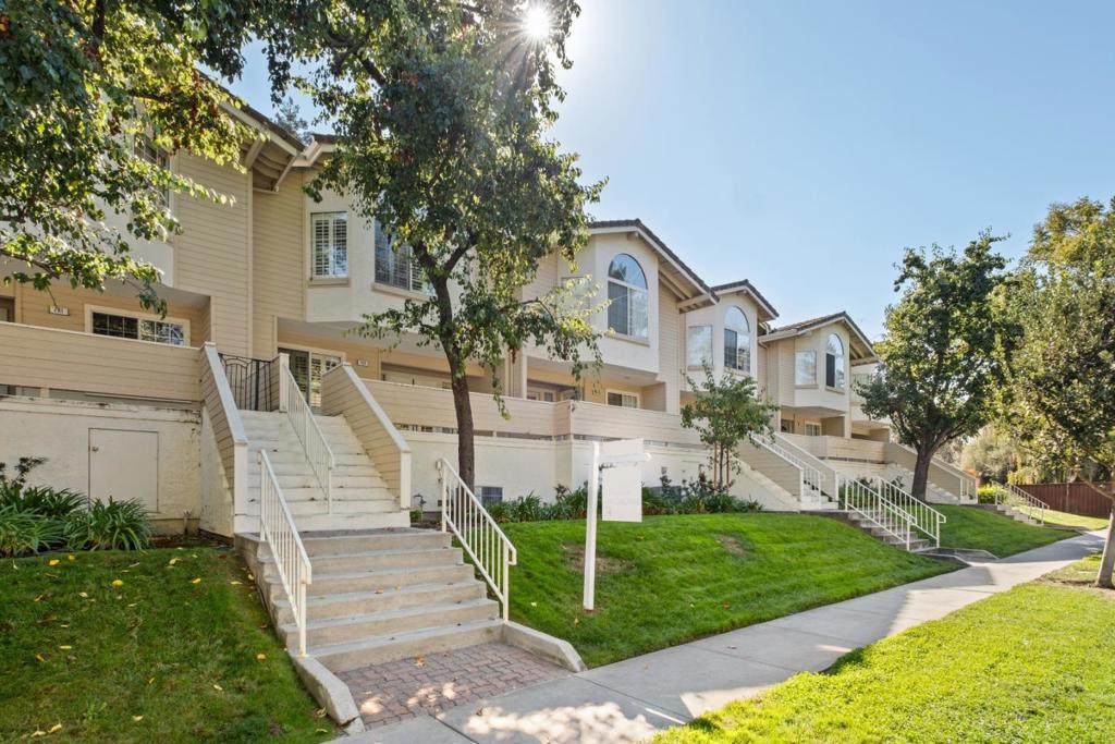 703 Hibiscus Place