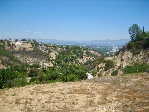 Photo of 3511 Beverly Glen Boulevard, Los Angeles, CA 91423 (MLS # OC26005730)