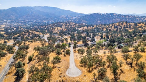 Photo of 18750 Alameda Pl, Bear Valley Springs, CA 93561 (MLS # IG26234030)