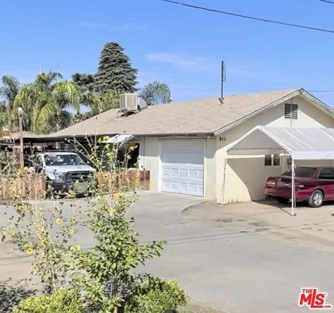 Photo of 911 Butler Road, Bakersfield, CA 93304 (MLS # 26861947)