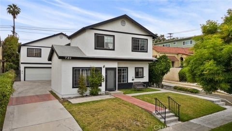 Photo of 731 E Cypress Avenue #D, Burbank, CA 91501 (MLS # GD26186130)