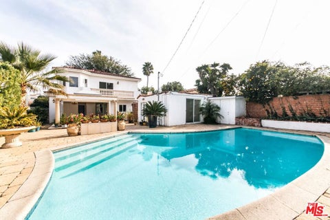 Photo of 2339 S HOLT Avenue, Los Angeles, CA 90034 (MLS # 26993617)