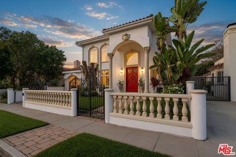 Photo of 2339 S HOLT Avenue, Los Angeles, CA 90034 (MLS # 26993617)