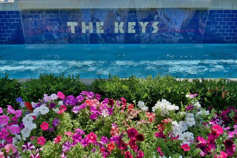 Photo of 460 N Civic Dr Dr #305, Walnut Creek, CA 94596 (MLS # 41074963)