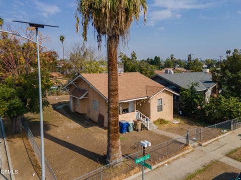 Photo of 1200 Pacific Street, Bakersfield, CA 93305 (MLS # V1-39531)