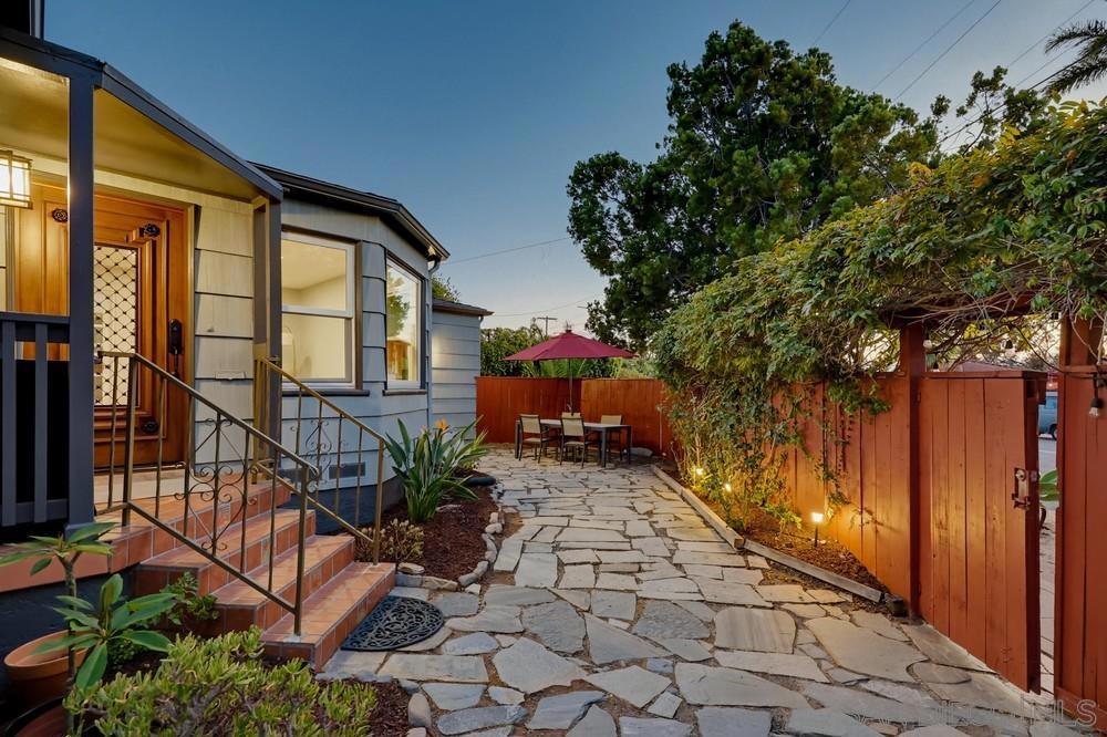 3381 N Mountain View