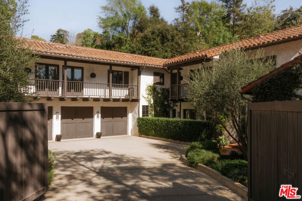 Photo of 1046 N Norman Place, Los Angeles, CA 90049 (MLS # 26651539)