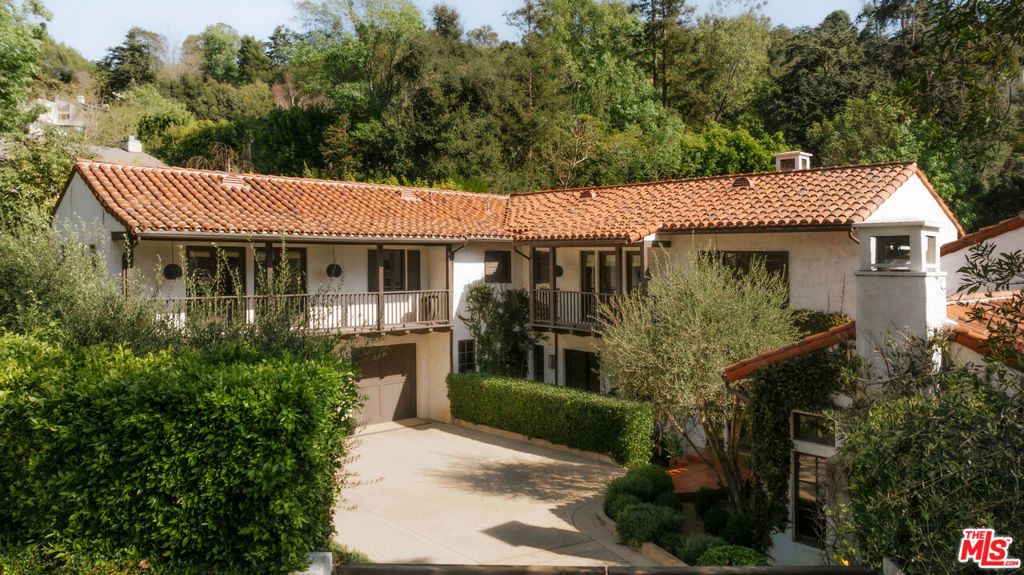 Photo of 1046 N Norman Place, Los Angeles, CA 90049 (MLS # 26651539)