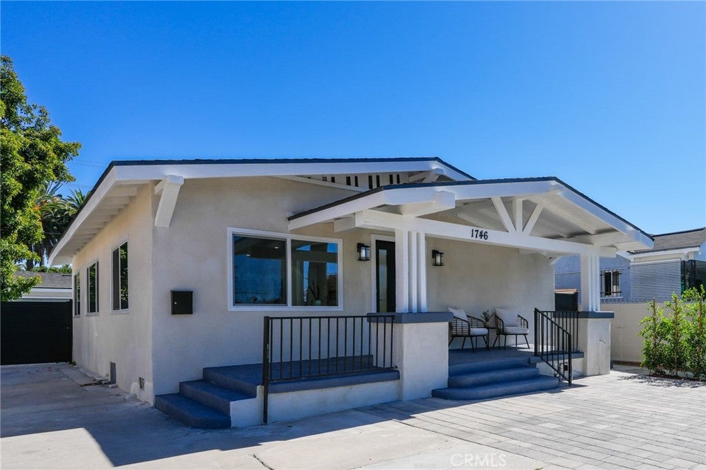 1746 W 38th Place