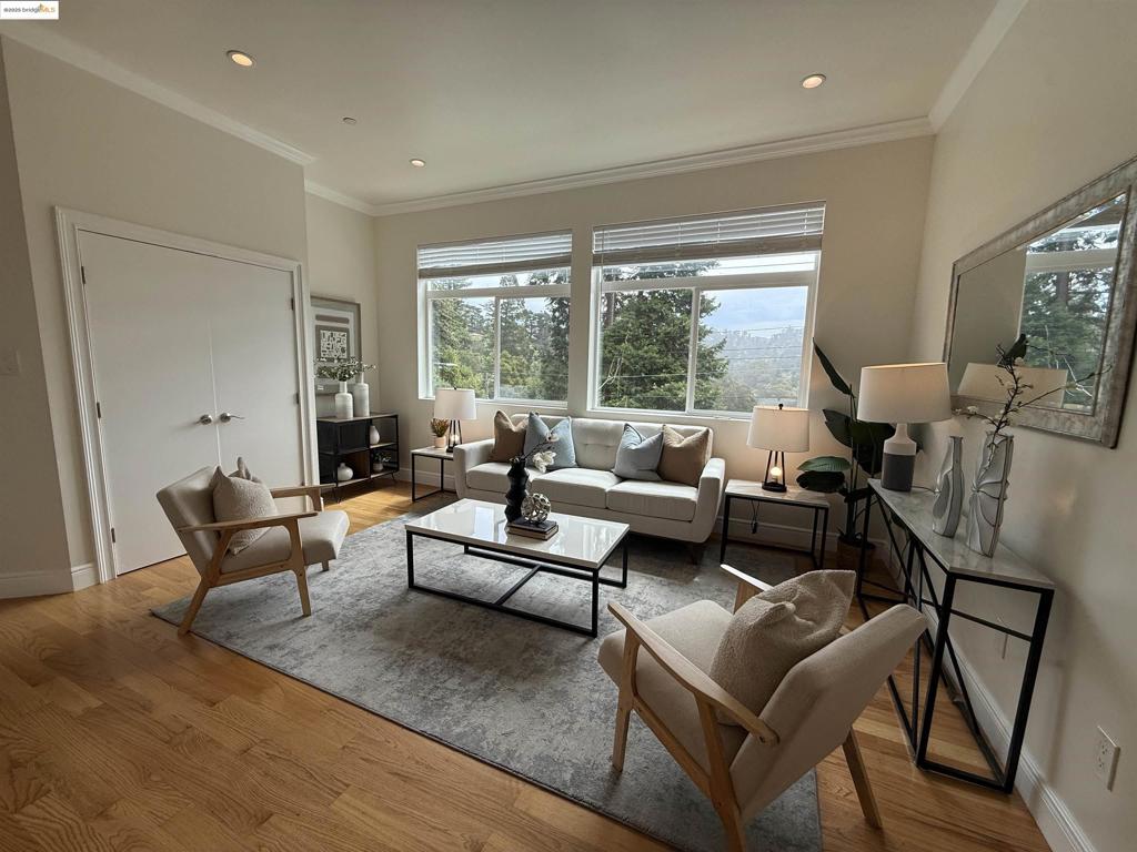 5915 Balboa Dr
