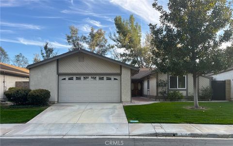Photo of 718 Via La Paloma, Riverside, CA 92507 (MLS # OC25221619)