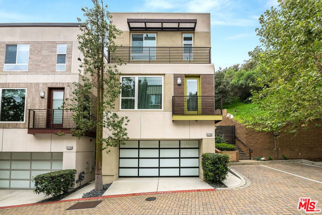 Photo of 6760 W Gill Way, Los Angeles, CA 90068 (MLS # 25572687)