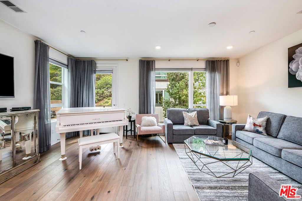 Photo of 6760 W Gill Way, Los Angeles, CA 90068 (MLS # 25572687)