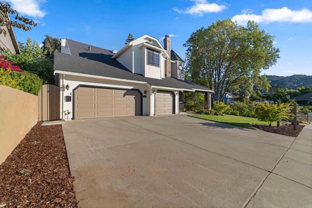 1128 Foxhurst Way