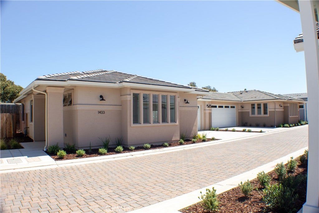 1433 Ronald Way