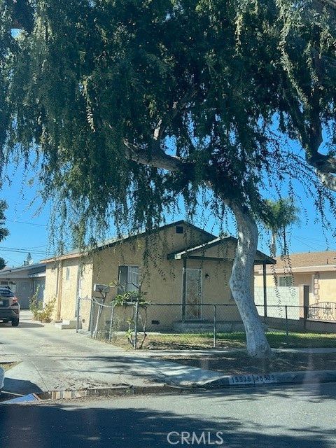 Photo of 15533 VIRGINIA AVE Ave, Paramount, CA 90723 (MLS # CV25241544)