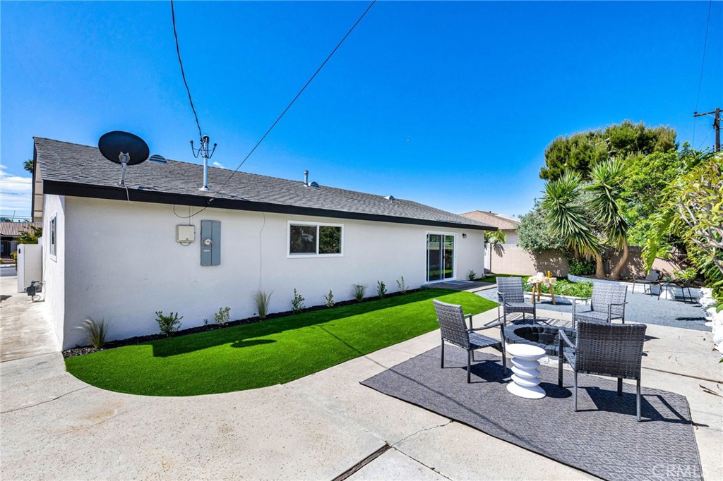 Huntington Beach, California, 92647, United States, 3 Bedrooms Bedrooms, ,2 BathroomsBathrooms,Residential,Active,2037140